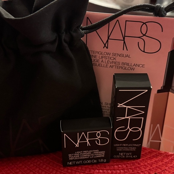 NARS mini hydrating Primer and setting Powder Set with bag and lipstick sample. - Picture 1 of 2